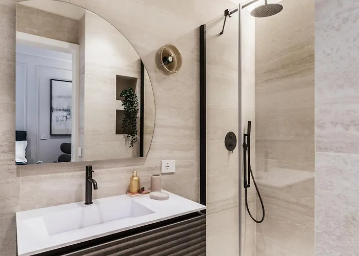 The Rent - Prestigious Multi-bedroom Overlooking St. Peter's *