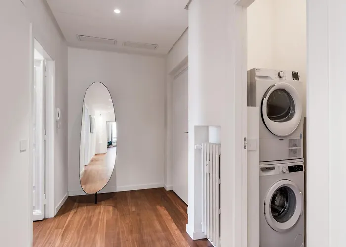 The Rent - Prestigious Multi-bedroom Overlooking St. Peter's