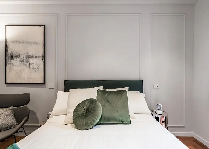 The Rent - Prestigious Multi-bedroom Overlooking St. Peter's *