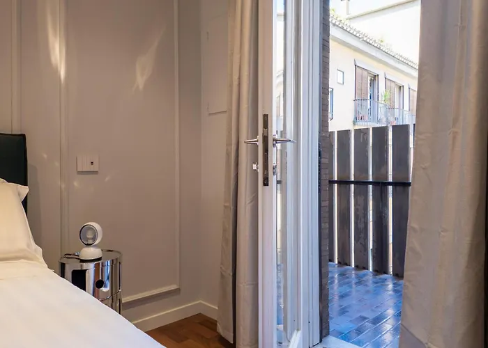 The Rent - Prestigious Multi-bedroom Overlooking St. Peter's * Roma