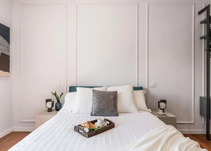 The Rent - Prestigious Multi-bedroom Overlooking St. Peter's *
